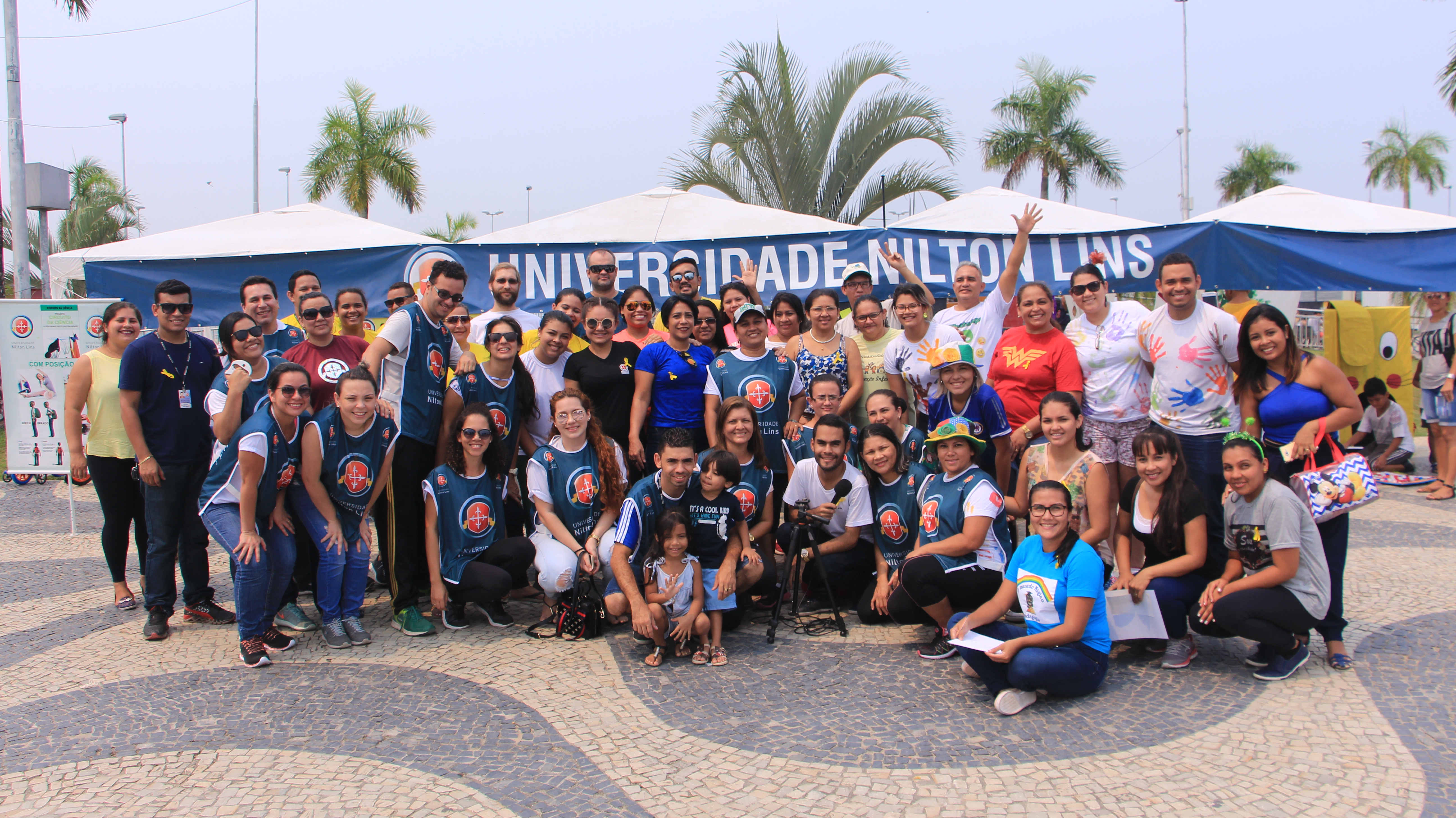 Universidade Nilton Lins promove ação social na Ponta Negra